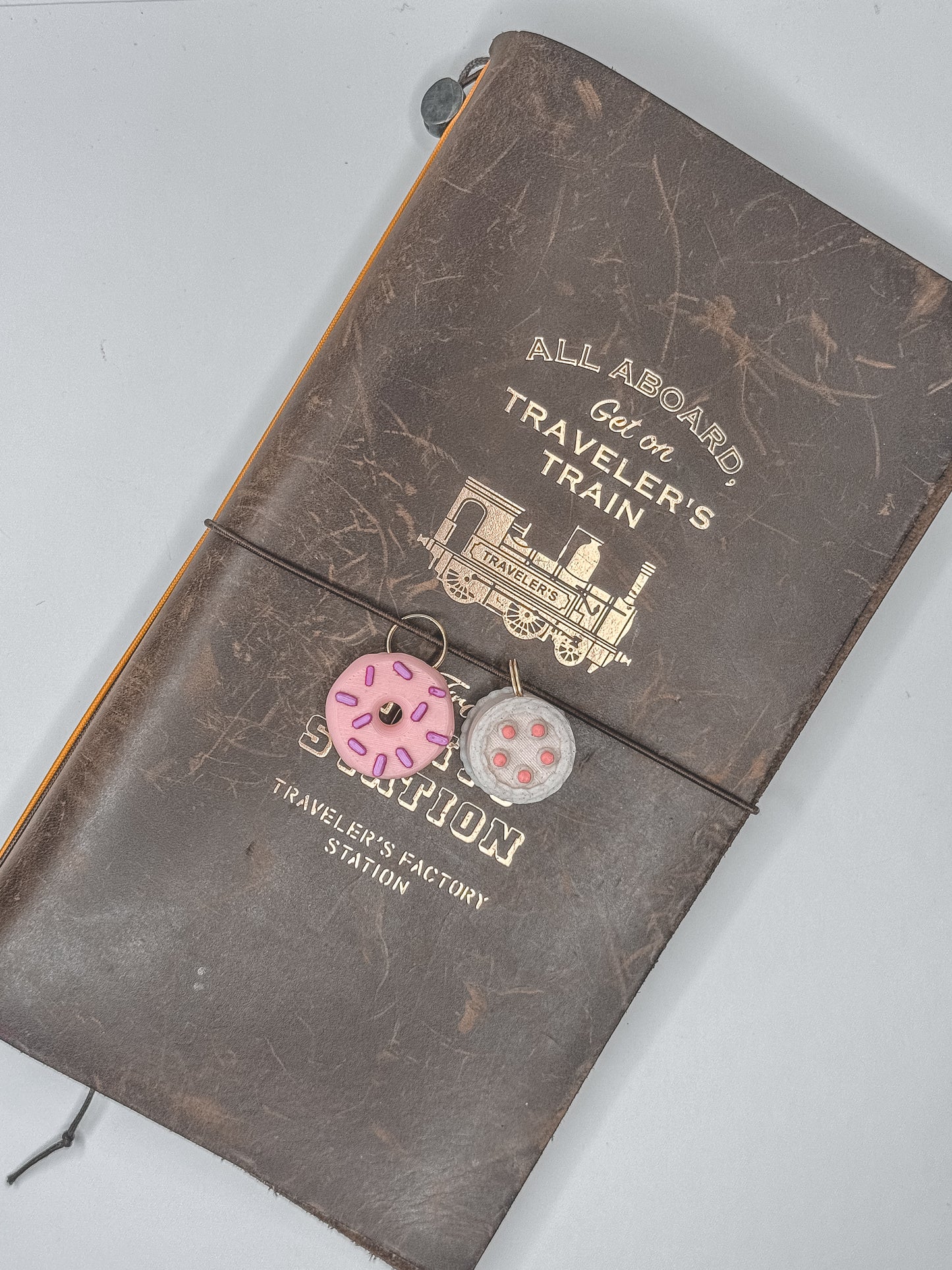 Cake- Charm/ Zipper Pull