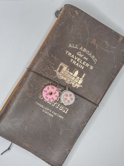 Cake- Charm/ Zipper Pull