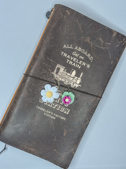 Daisy Flower Charm/ Zipper Pull